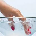 Dip Nails in Ice Water for a Long Lasting Manicure